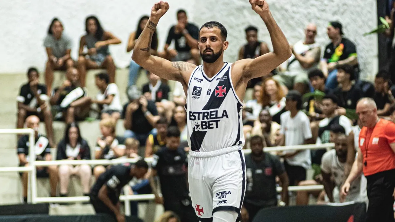 Quadra do São Januário Gymnasium durante partida de basquete entre Vasco e Minas no NBB em maio de 2025