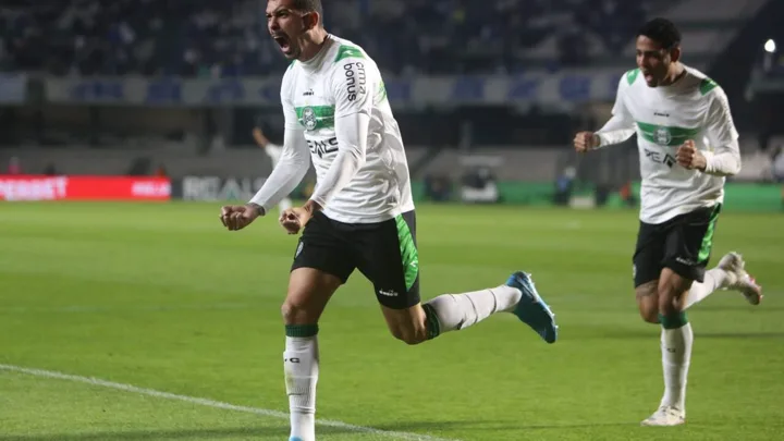 Bruno Melo, zagueiro do Coritiba, em ação durante partida do Brasileirão Série A 2026