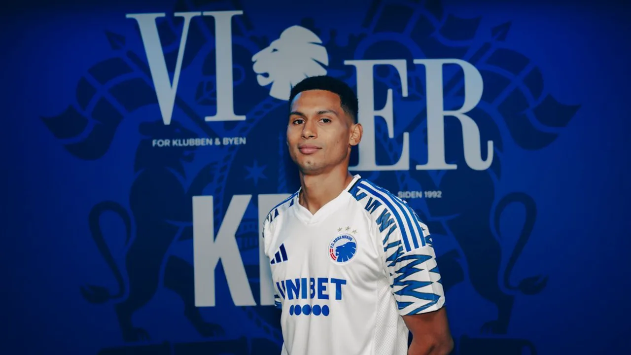 M. López, zagueiro de camisa 15 do FC Copenhagen, em ação defensiva na Champions League 2025/2026