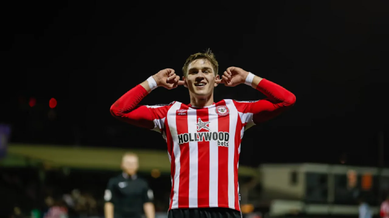 Yegor Yarmolyuk, meia do Brentford, com a camisa 18 durante partida da Premier League 2025/2026