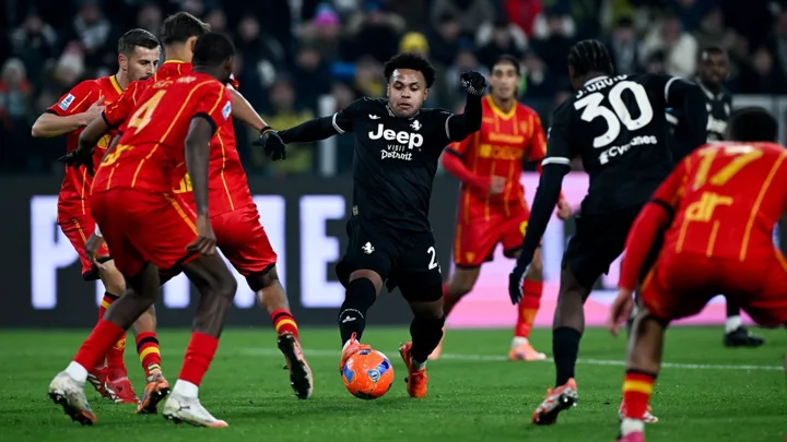 Killian Phillips, meia da Juventus com a camisa 88, em ação na Champions League 2025/2026