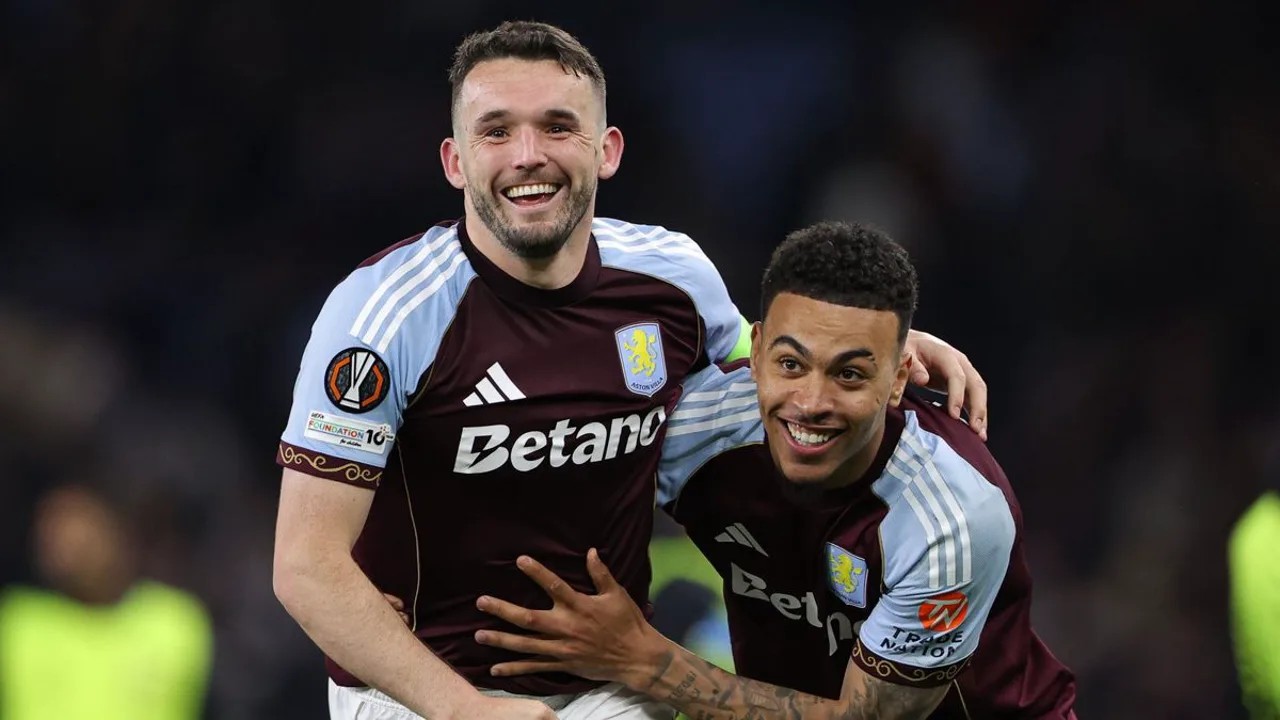 Torcedores do Aston Villa na arquibancada com faixa da Europa League, com mosaico em azul e bordô