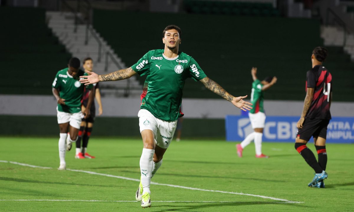 A regra da IFAB que o Palmeiras usou como argumento técnico O Palmeiras acumula