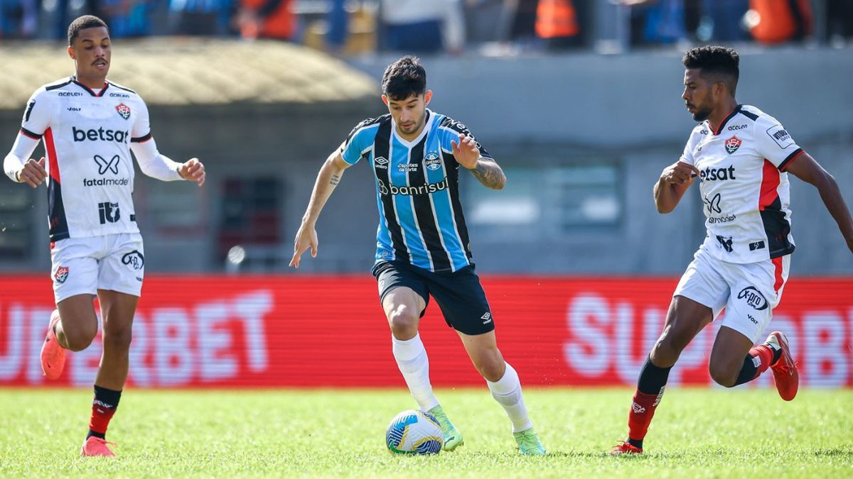 O carrinho que abriu a ferida no vestiário gremista Balbuena sai machucado, Wagn