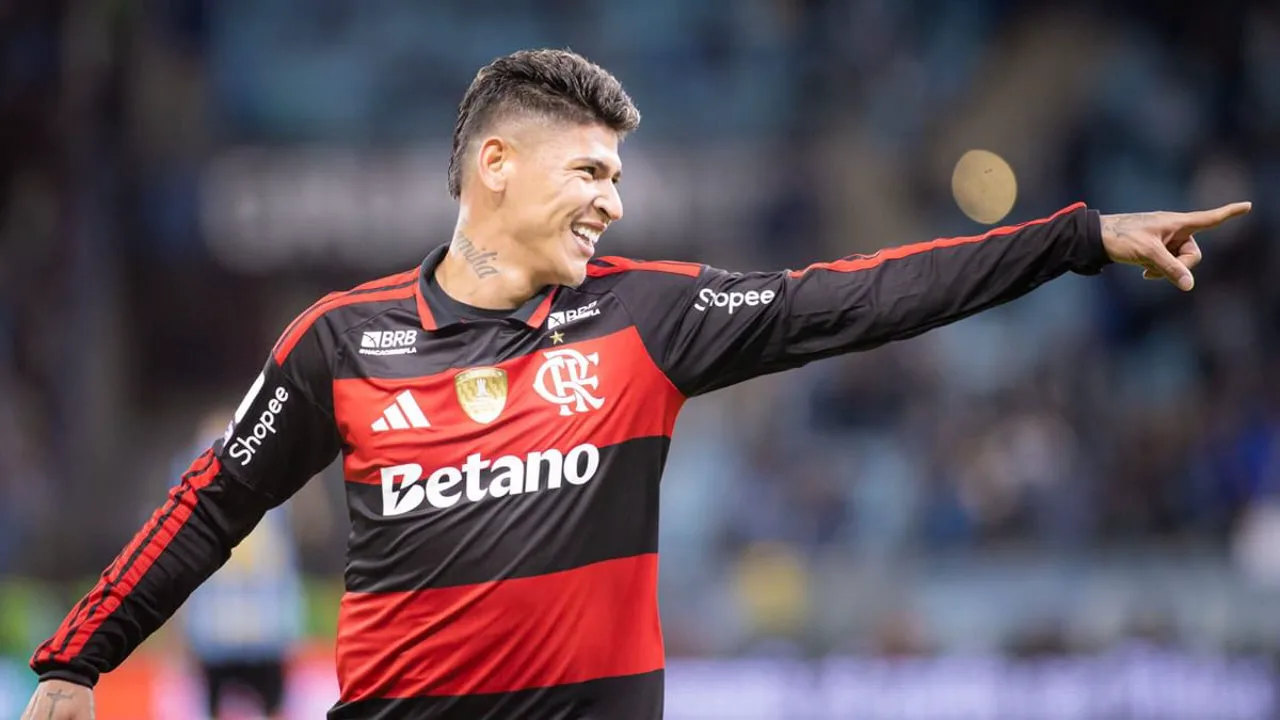 Jorge Carrascal comemorando gol pela Arena do Grêmio na 15ª rodada do Brasileirão 2026