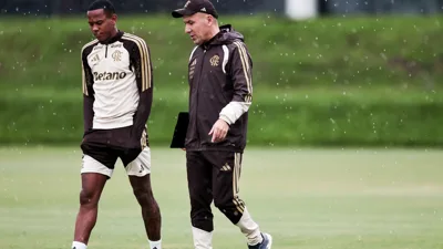 Wallace Yan acumula menos de 30 minutos com Jardim e o Flamengo já negocia saída