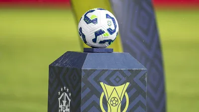 O zagueiro que nunca jogou no Brasil pode ser o mais europeu da Série A