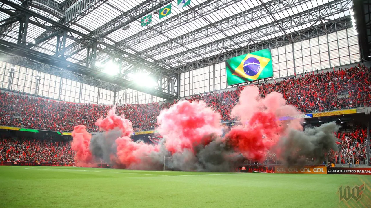 Peão de rodeio sendo socorrido na arena após queda de touro no interior de São Paulo