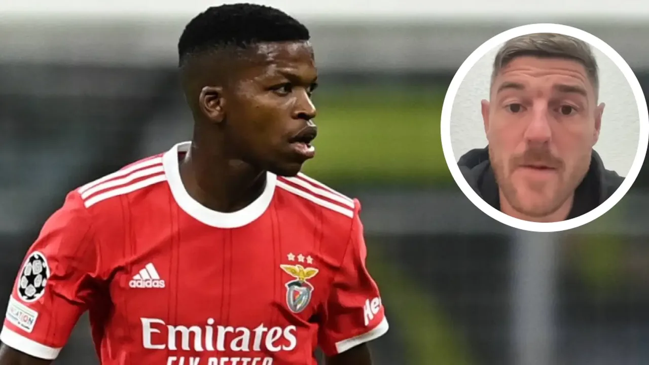 José Mourinho gesticulando na beira do campo com o escudo do Real Madrid ao fundo no Santiago Bernabéu