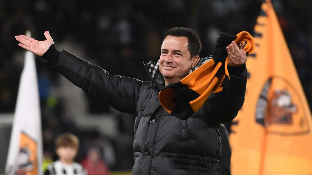 Jogadores do Hull City comemoram classificação para a final dos playoffs da Championship no The Den