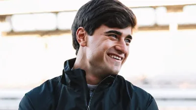 Caio Collet estreia na Indy 500 enquanto Hélio persegue a lenda