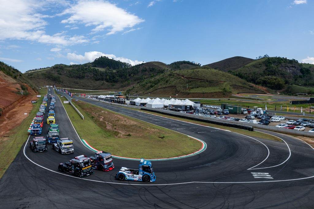 Um grid sem sobras e com quatro estreantes no traçado oval Caio Collet estreia n