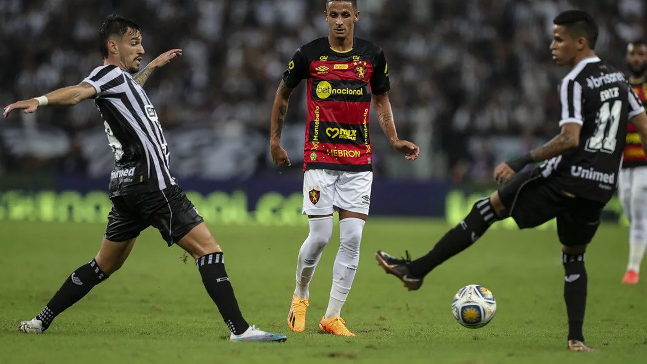 Johnny Cardoso com a camisa dos Estados Unidos em campo durante partida da seleção americana