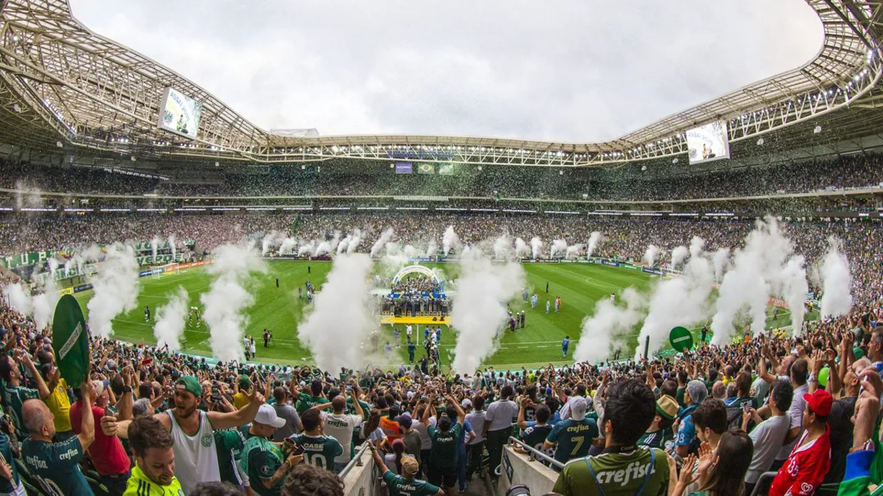 Mangueirão lotado com 40 mil torcedores do Remo durante partida contra o Palmeiras pelo Brasileirão 2026