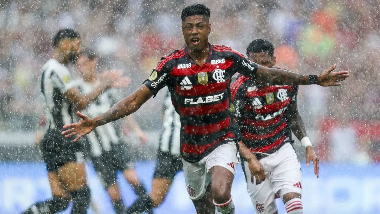 Torcedores em confronto nos arredores do Maracanã após clássico Flamengo x Vasco pelo Brasileirão 2026