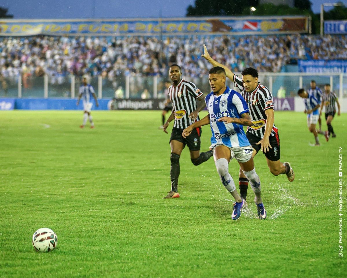 O que aconteceu no vestiário antes de a escalação vazar Renato Gaúcho aposta no