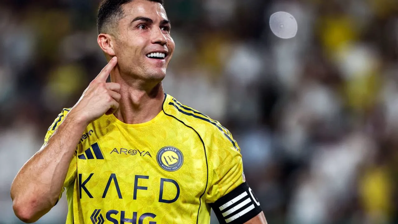 Cristiano Ronaldo comemorando gol pelo Al Nassr no Campeonato Saudita em Riade