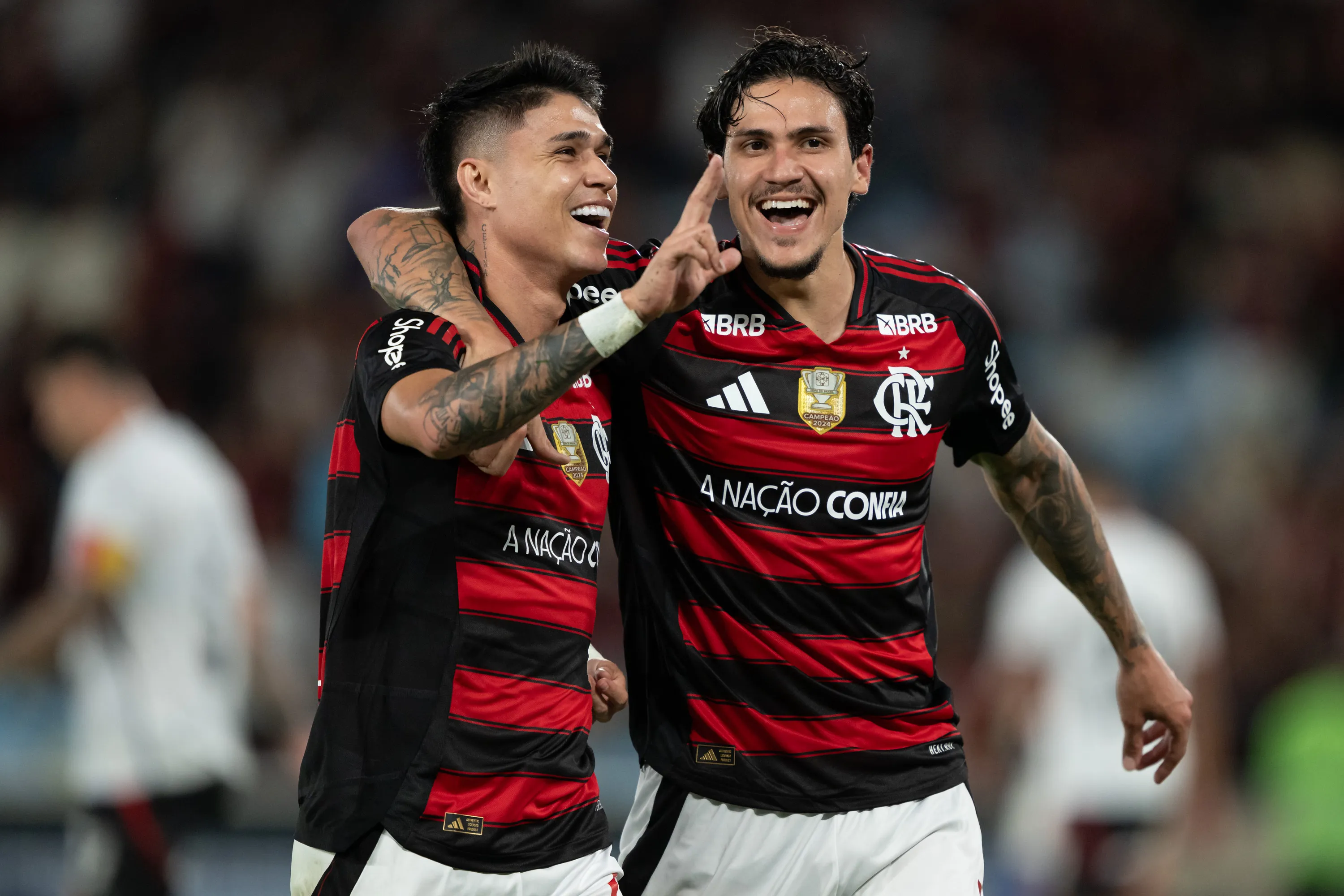 Flamengo chega com dez jogos sem perder Se o Vitória não vencer por dois no Barr