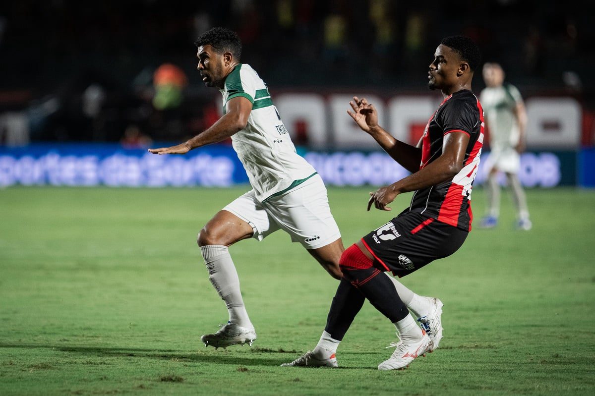 O uniforme que Poatan aprovou e o cinturão que ninguém ainda conquistou Um unifo