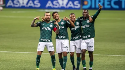 Estêvão encerra reabilitação no Palmeiras e volta a Londres sem data para jogar