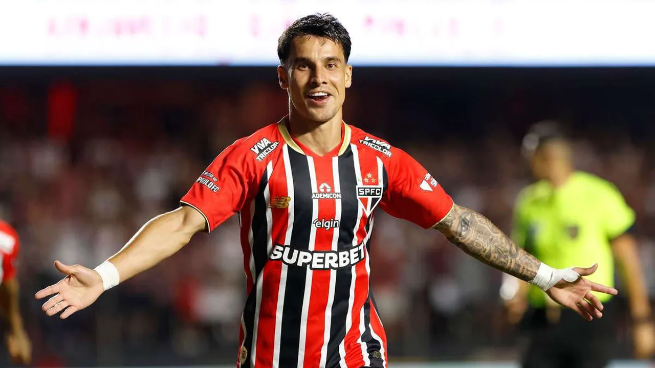 Kaio Jorge comemora gol de empate do Cruzeiro contra o São Paulo no Morumbis pelo Brasileirão 2026