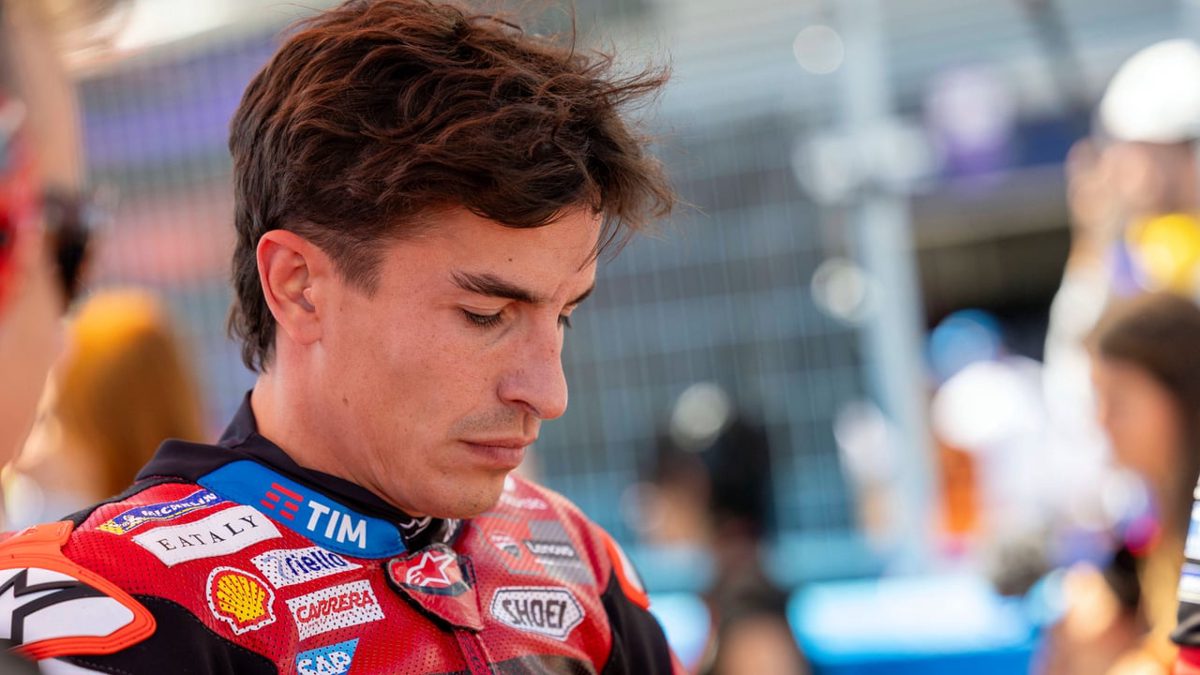 O diagnóstico que Márquez escondia da Ducati Márquez pilotou com braço e meio em