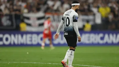 Por que o Corinthians guardou seus jogadores e agora precisa vendê-los a qualquer custo