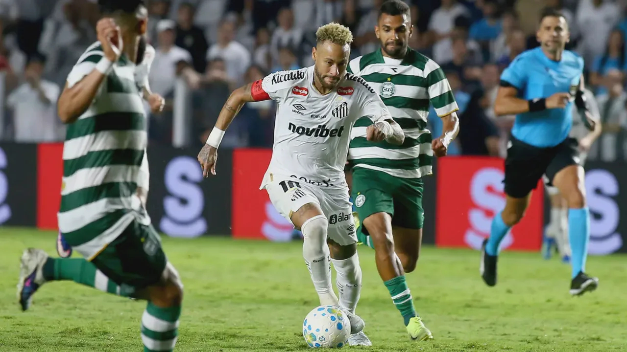 Neymar com a camisa do Santos no Estádio Couto Pereira em Curitiba durante a Copa do Brasil 2026
