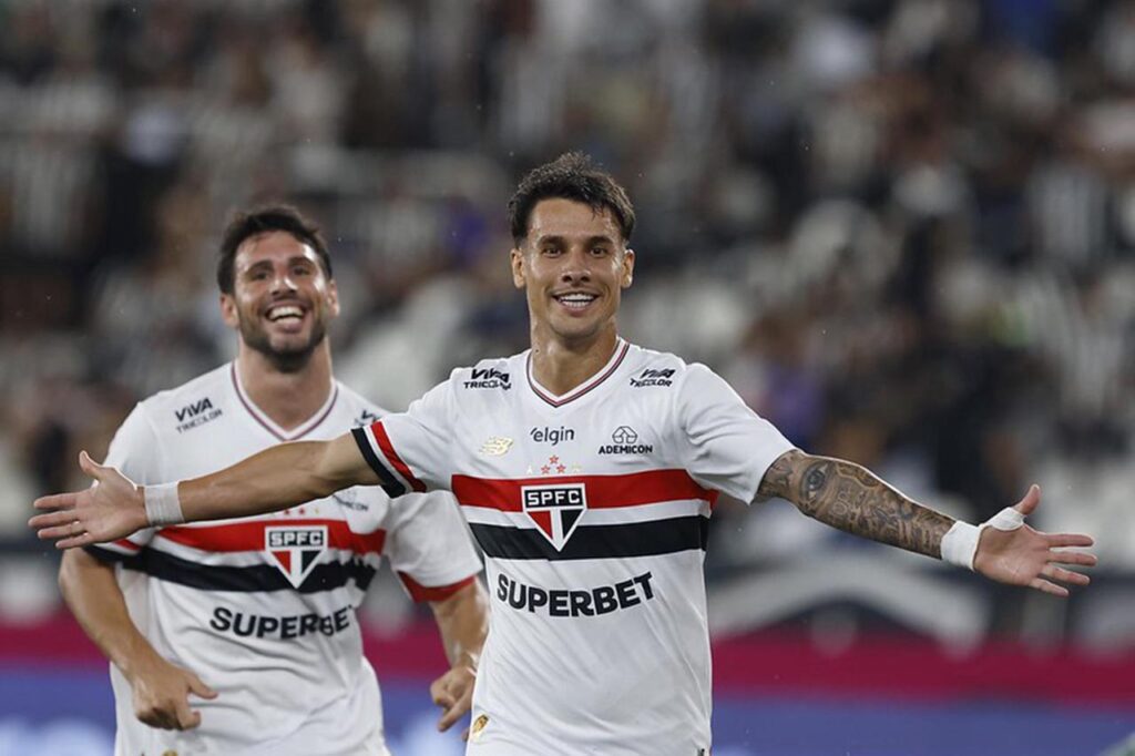 A expulsão que a arbitragem não poderia ignorar Meio minuto que custou a Copa do