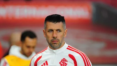 Rochet voltou da lesão, falhou e foi vaiado — o Inter precisa decidir o que fazer