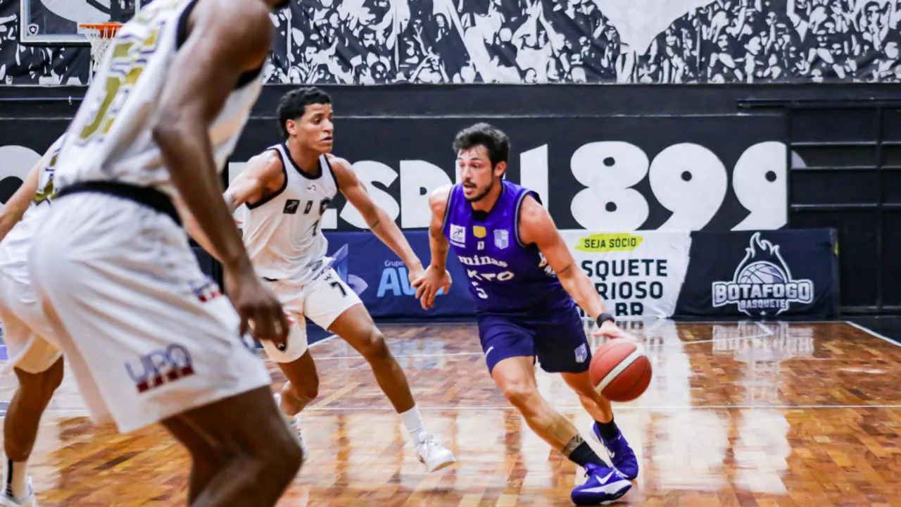 Quadra do Oscar Zelaya Gymnasium durante partida do NBB entre Botafogo e Minas em dezembro de 2024