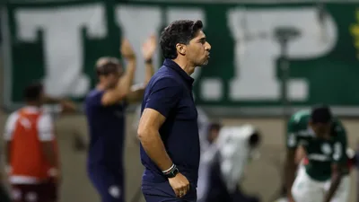 Abel Ferreira acumula expulsões e o STJD vira endereço fixo do Palmeiras