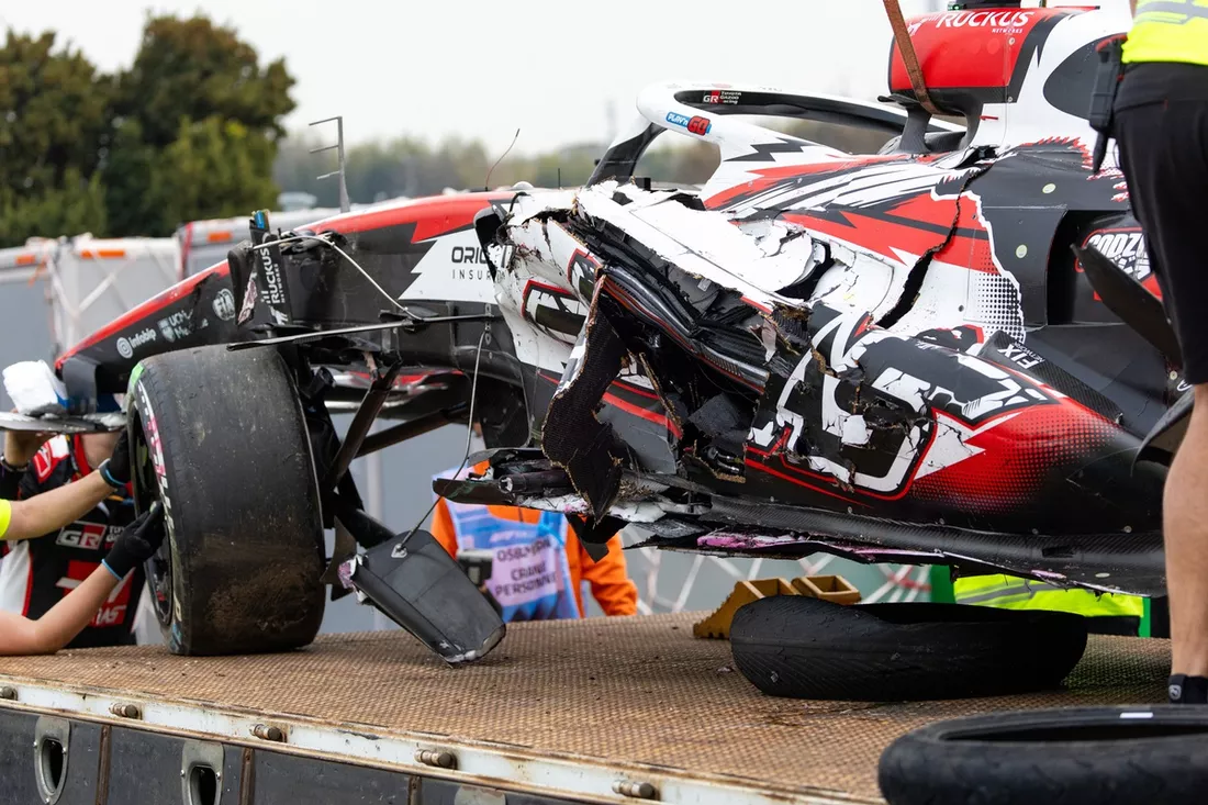 O que aconteceu na curva Spoon em Suzuka Bearman saiu andando depois de bater a