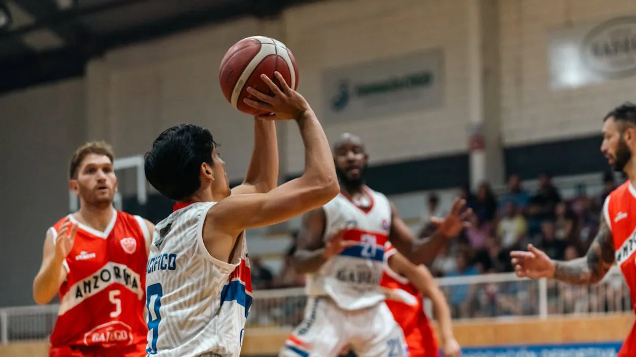 Quadra do Ginásio Poliesportivo Arnao durante partida do NBB entre União Corinthians e Franca em dezembro de 2024
