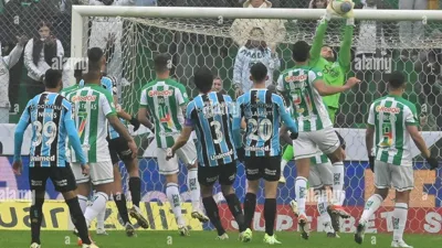 Harry Massis disse que não tinha dinheiro e dois dias depois demitiu Roger Machado