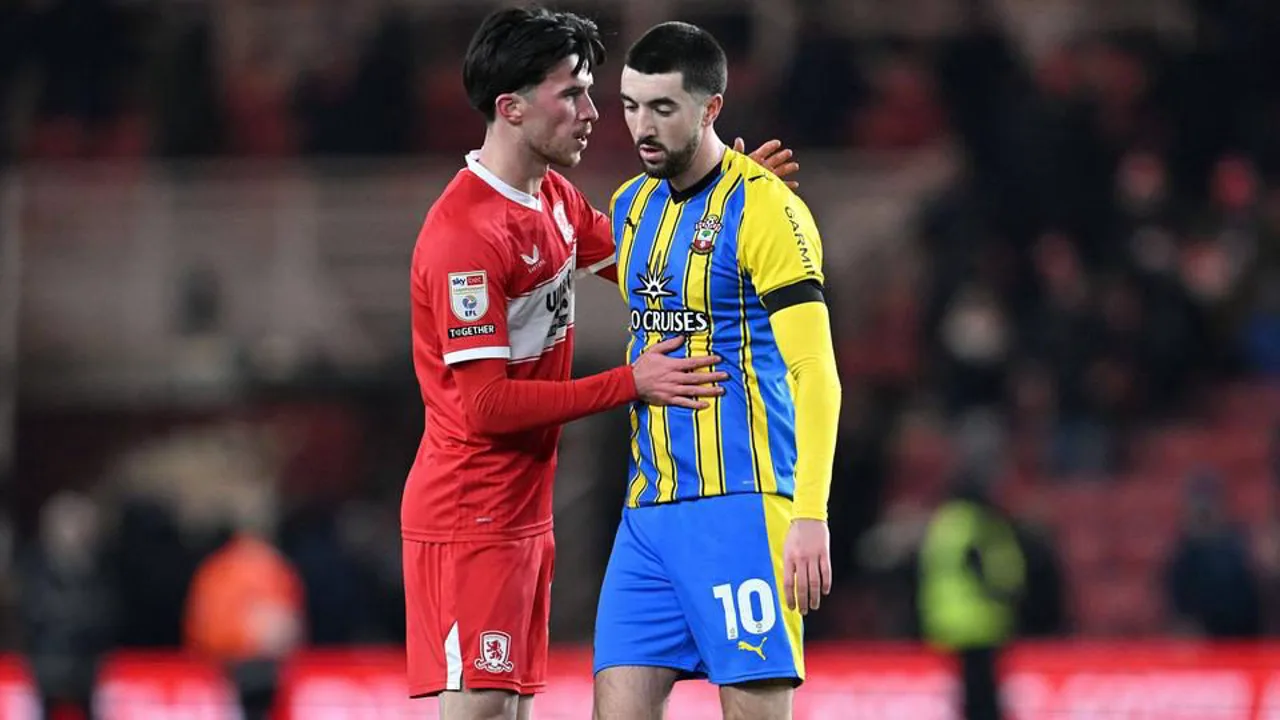 Campo de treino do Middlesbrough em Rockliffe Park com câmeras de segurança ao fundo