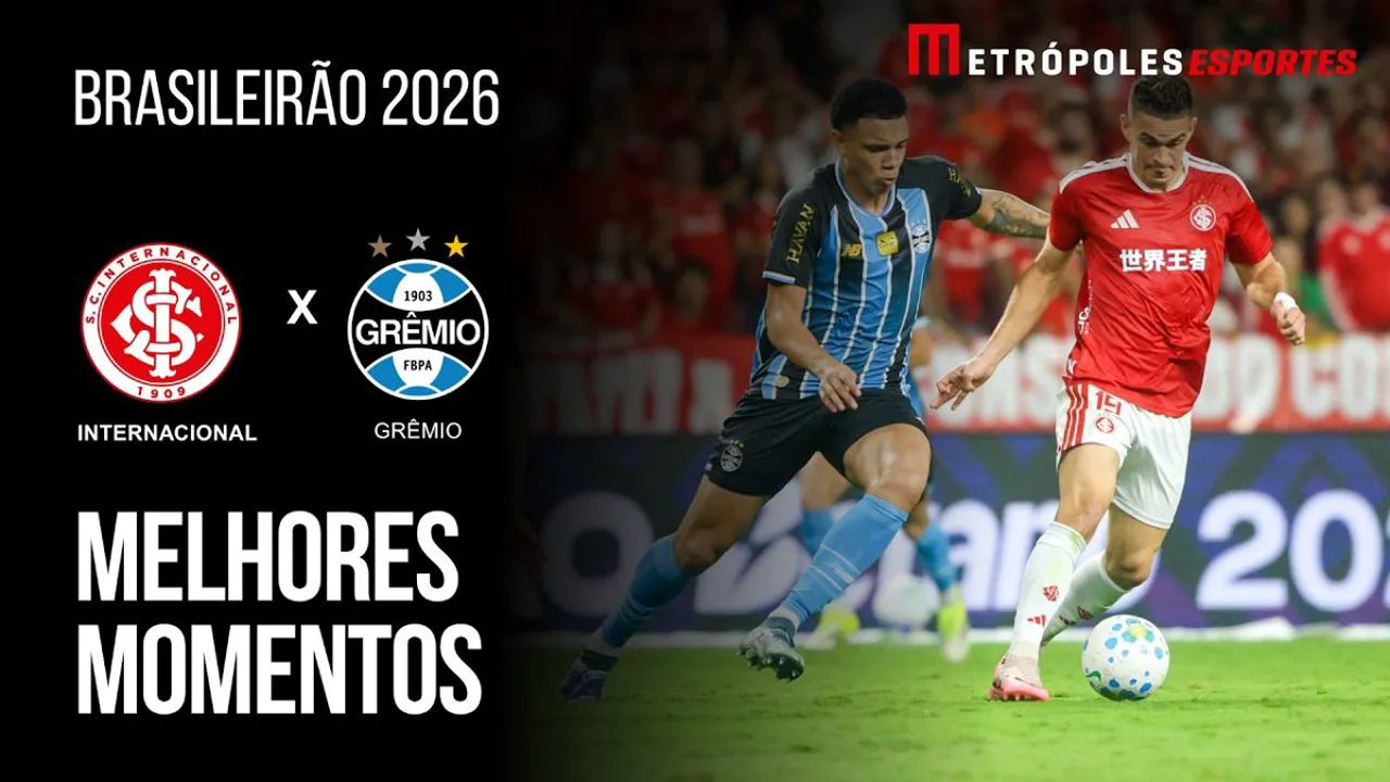 Jogadores do Motagua e Olancho FC reunidos em campo após grave lesão de Romário da Silva no tornozelo