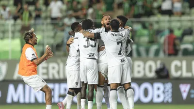 Sete pênaltis defendidos e um gol marcado — Everson reescreveu sua história no Galo