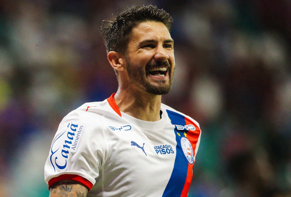 A cadeira que ninguém queria ocupar dessa forma Everaldo Marques abraça o microf