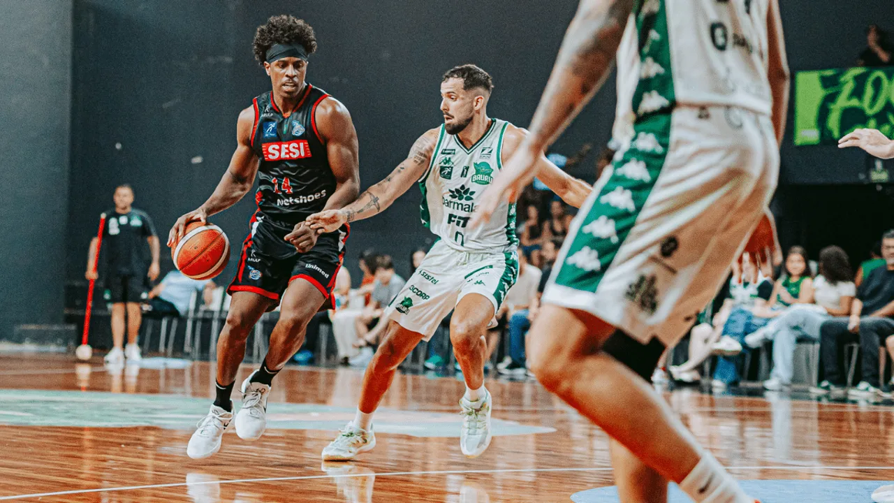 Quadra do Ginásio Pedrocão durante partida do NBB entre Franca e Bauru em março de 2025