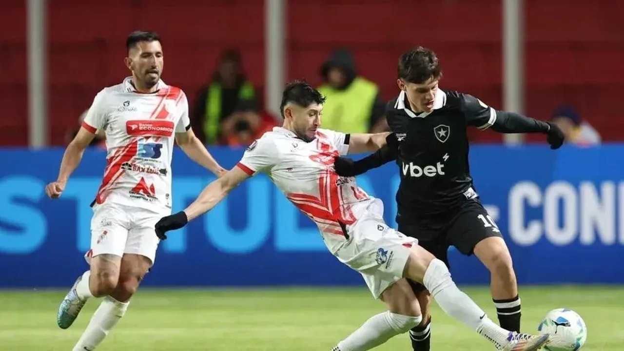 Sede administrativa do São Paulo FC com bandeiras do clube ao fundo, representando crise de governança