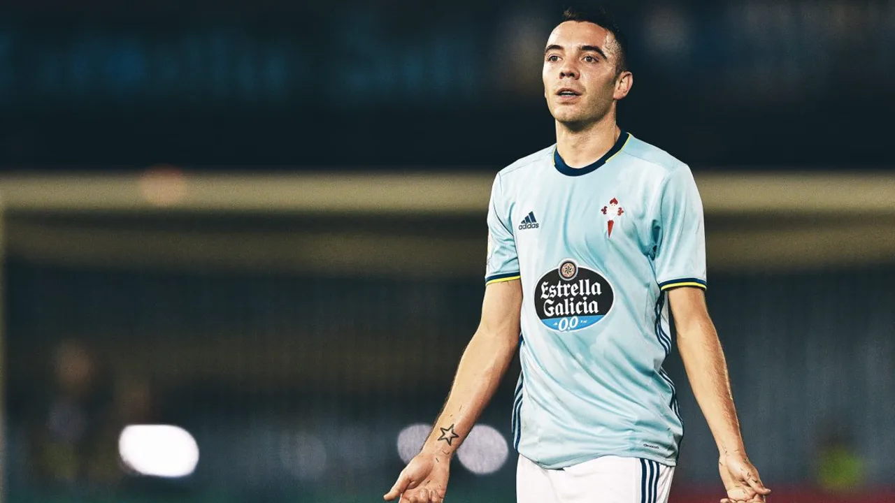 Iago Aspas com a camisa do Celta de Vigo comemorando em Balaídos durante partida da La Liga