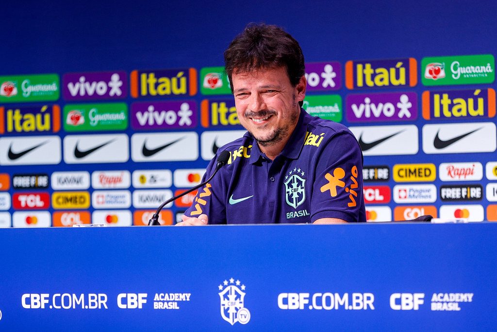 A renovação que a CBF não quis adiar Felipe Melo aprova Ancelotti mas teria e