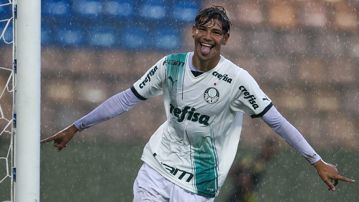 Oito anos de Academia para construir um número Erick Belé marca o primeiro gol e
