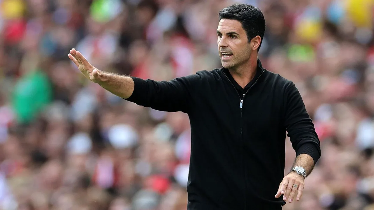 Mikel Arteta na beira do campo durante partida do Arsenal na Premier League 2025/2026