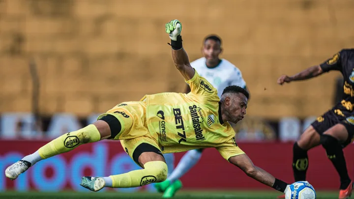 Jordi, goleiro do Novorizontino, posicionado na área durante partida do Brasileirão Série A 2026