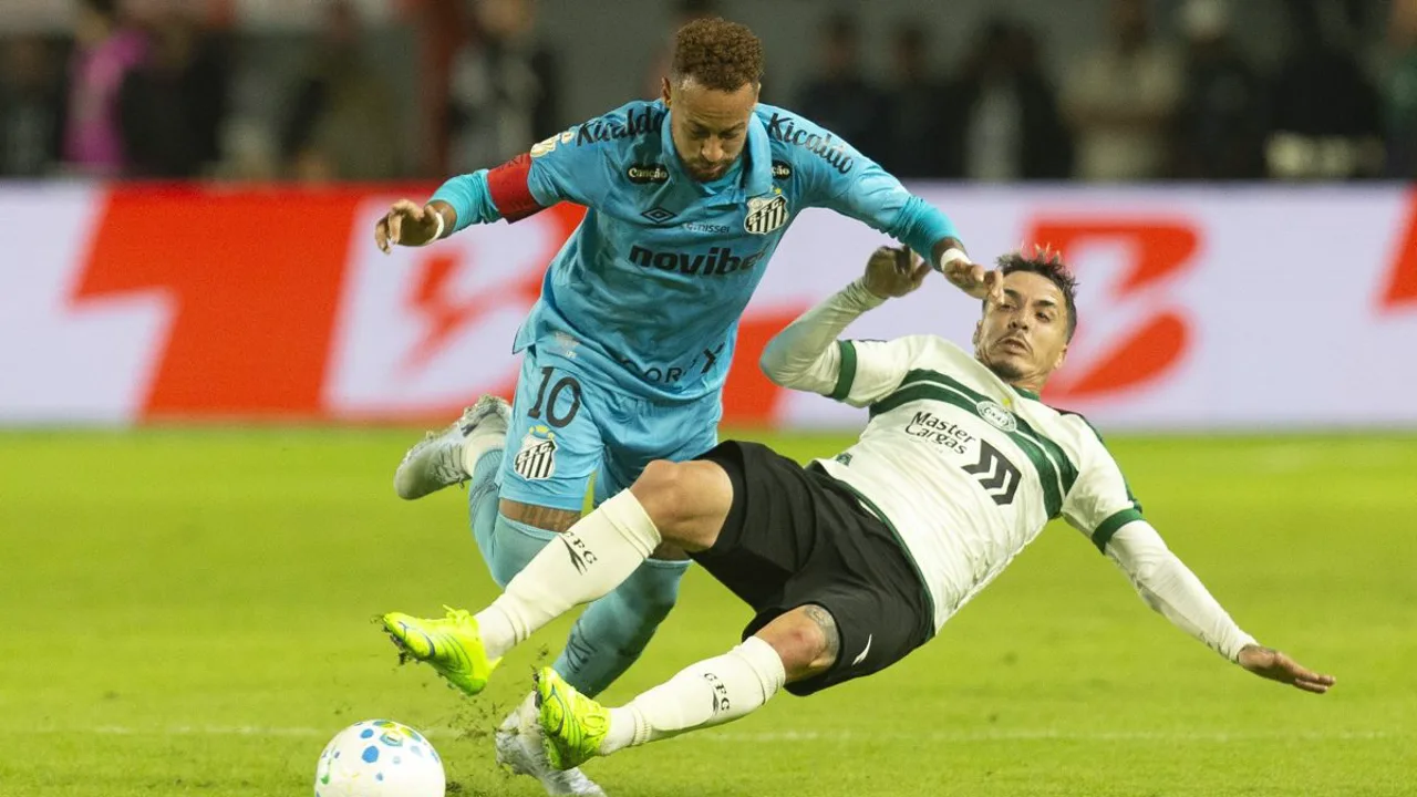 Neymar com a camisa do Santos em campo na Neo Química Arena com estádio lotado