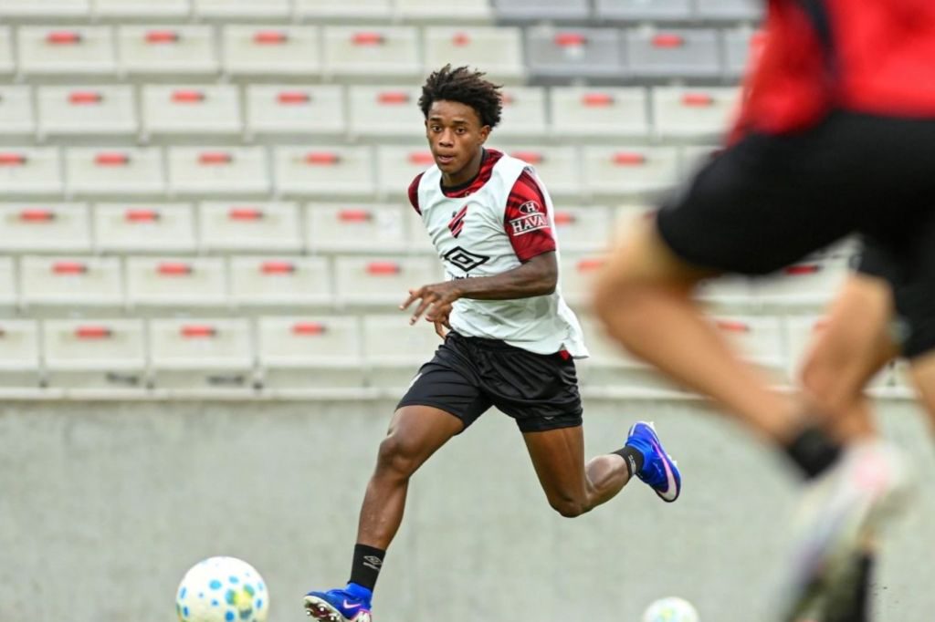 Sob a lente do treinador A volta de Jádson ao Furacão — e o que u