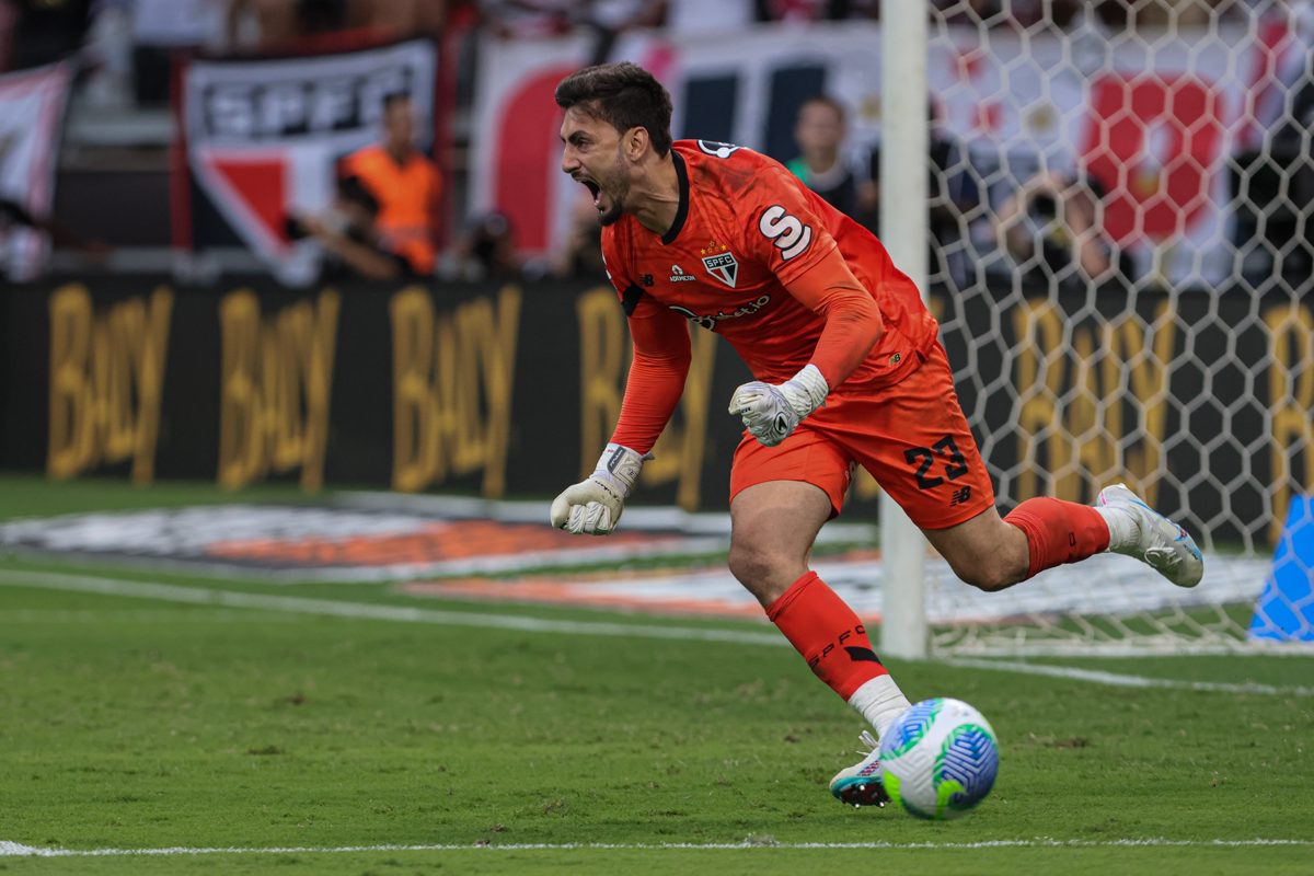 O número que define a temporada Rafael Sanzio e os 35 jogos que um golei