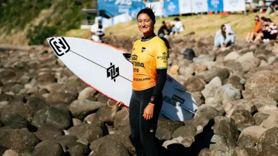 Leandro Dora transformou uma havaiana em líder do surfe mundial brasileiro